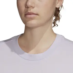 Camiseta de mujer adidas Must Haves Graphics Essentials image-6