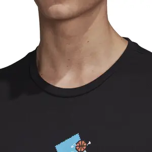 Camiseta adidas 8-Bit Badge of Sport image-6