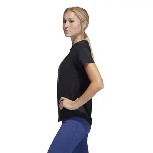 T-Shirt adidas Badge of Sport image-4