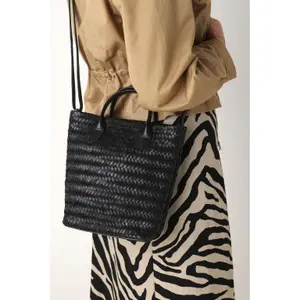 Borsa a tracolla da donna Fred de la Bretoniere Vicky Weave image-4