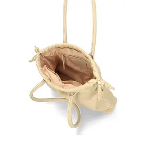Women's leather handbag Fred de la Bretoniere Frida image-3