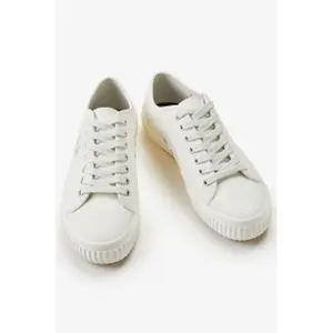 Zapatillas bajas de lona Fred Perry Hughes image-5