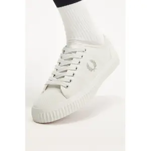 Zapatillas bajas de lona Fred Perry Hughes image-3