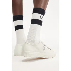 Zapatillas bajas de lona Fred Perry Hughes image-1