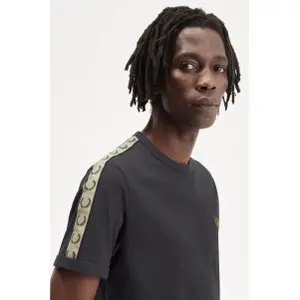 Camiseta con banda de contraste Fred Perry image-6