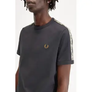 Camiseta con banda de contraste Fred Perry image-5