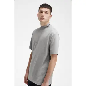 T-shirt with designer collar Fred Perry image-4