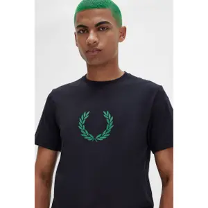 Graphic T-shirt Fred Perry Laurel Wreath image-4