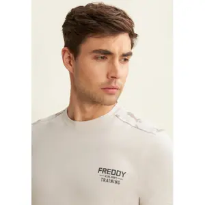 T-shirt με καμουφλάζ ένθετα Freddy image-5