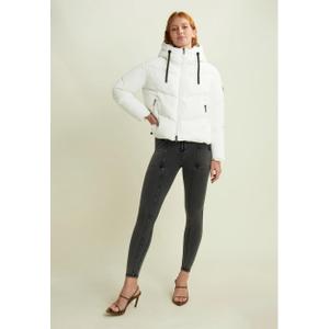 Dámská péřová bunda s kapucí a nastavitelnou šňůrkou Freddy image-5