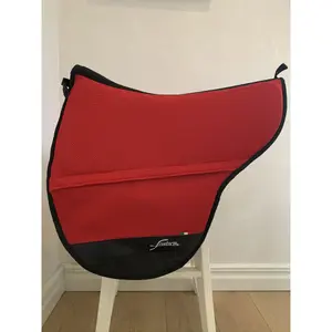 fre09002-red-satteldecke-fur-pferde-freeform-enduro-airnet-rot-tu