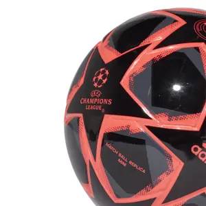  Real MadridM i n i b a l l o n L i g u e  d s C h a m p i o n s F i n a l e 2 0 xml-ph-06       image-1