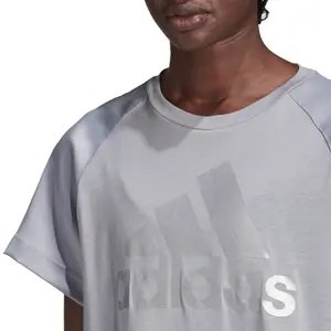 Camiseta de mujer adidas Glam On AEROREADY image-4