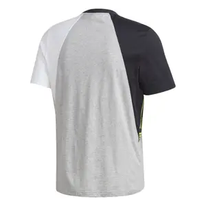 Camiseta adidas Must Haves Graphic image-1