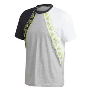 Camiseta adidas Must Haves Graphic image-0