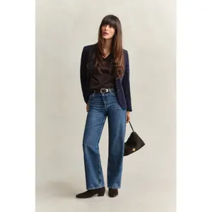 Women's V-neck T-shirt Gant Shield image-3