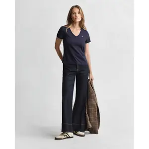 Women's V-neck T-shirt Gant Shield image-4