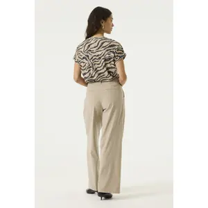 Women's V-neck T-shirt Garcia T260202 image-2