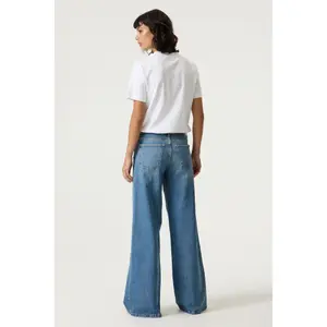Relaxed Fit Women's T-Shirt Garcia image-2