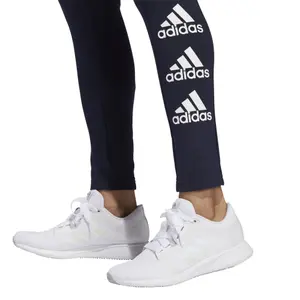 Mallas de mujer adidas Must Haves Stacked Logo image-2