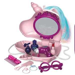 Make-up misportation beauty with accessories form Genérico Licorne image-0