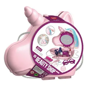 Make-up misportation beauty with accessories form Genérico Licorne image-1