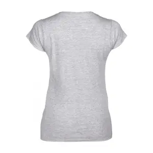 Camiseta de mujer con cuello de pico Gildan Softstyle image-2
