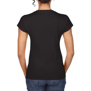 Camiseta de mujer con cuello de pico Gildan Softstyle image-2