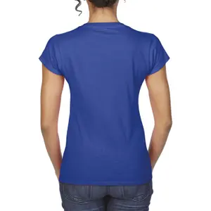 Camiseta de mujer con cuello de pico Gildan Softstyle image-2