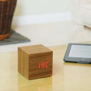 Horloge cube en bois noyer Gingko Click Clock image-2