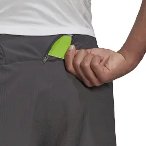 Pantalón corto adidas Saturday image-6