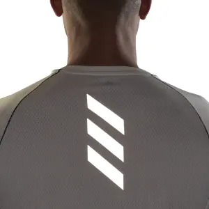 Camiseta adidas Runner image-6