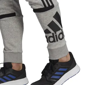 Pantalón de chándal adidas Essentials Logo Colorblock Cuff image-4