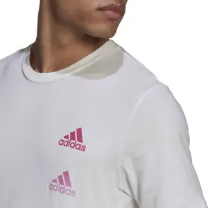 Camiseta adidas Essentials Gradient Logo image-1