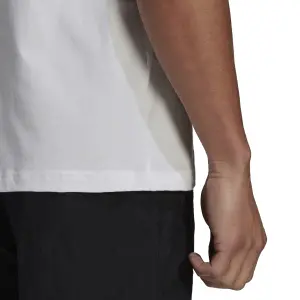 Camiseta adidas Essentials Gradient Logo image-2