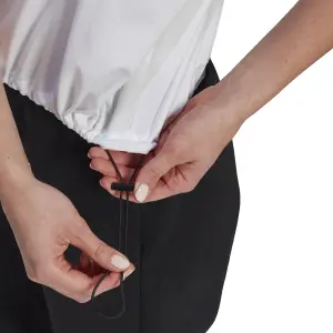 Camiseta de mujer adidas Sportswear Adjustable Badge of Sport image-0