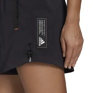 adidasportswear short ajustable mujer primeblue image-5