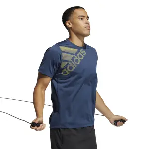 Camiseta adidas Freelift Badge of Sport Graphic image-3