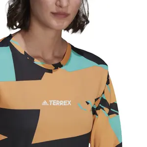 Camiseta de manga larga para mujer adidas Terrex Primeblue Trail Graphic image-6