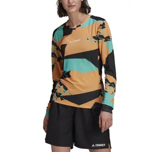 Camiseta de manga larga para mujer adidas Terrex Primeblue Trail Graphic image-4