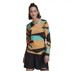 Camiseta de manga larga para mujer adidas Terrex Primeblue Trail Graphic image-2