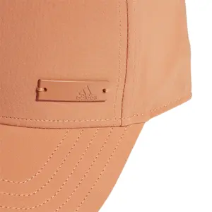 Gorra de béisbol ligera con logotipo metálico adidas image-4