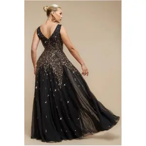 Lång ärmlös palettklänning med handdekorerade paljetter dam Goddiva Sunray image-1