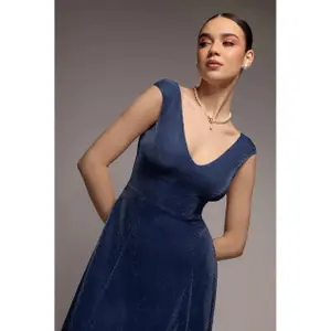 Asymetryczna sukienka na ramiączkach damska Goddiva Lurex image-2
