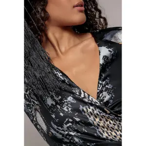 Γυναικείο φόρεμα τύπου παλτό Goddiva Foil Print Wrap image-4