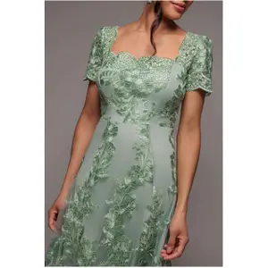 Robe moulante midi asymétrique en dentelle brodée à col festonné femme Goddiva image-2