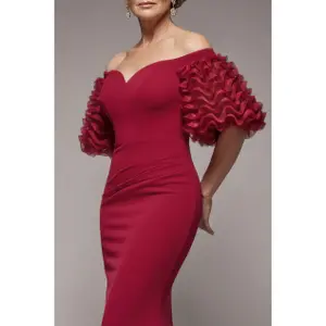 Langes, figurbetontes Kleid mit schulterfreien Trägern und Puffärmeln Damen Goddiva image-2