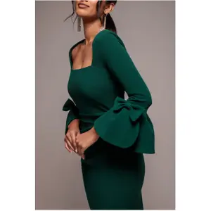 Langærmet tætsiddende kjole med flæser og bærestrop kvinde Goddiva image-3