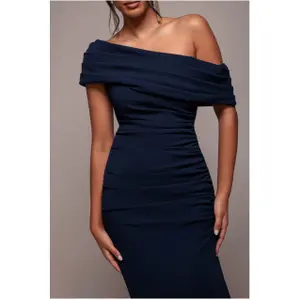 Maxi Plisseret Asymmetrisk Bardot Skærpet Og Udbredt Kjole Kvinde Goddiva image-2