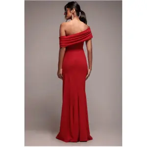 Maxi Plisseret Asymmetrisk Bardot Skærpet Og Udbredt Kjole Kvinde Goddiva image-1